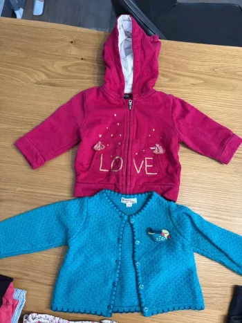 Lot de 2 gilets bébé fille