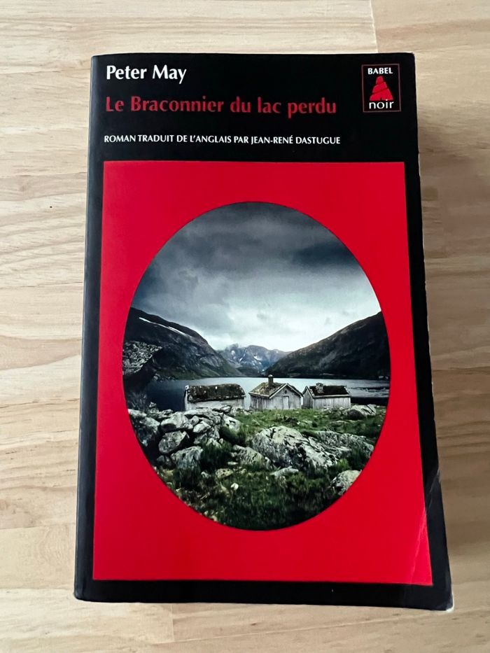 Livre Le Braconnier du Lac Perdu – Peter May – Bon État