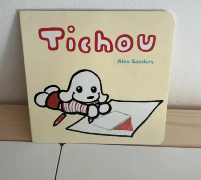 Livre pour bébé Tichou, histoire douce et adaptée aux tout-petits.