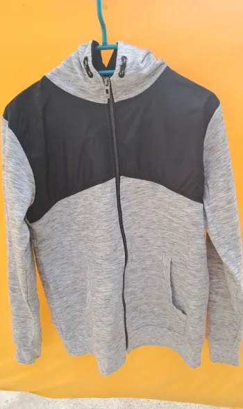 Veste à capuche Kiabi taille M Homme