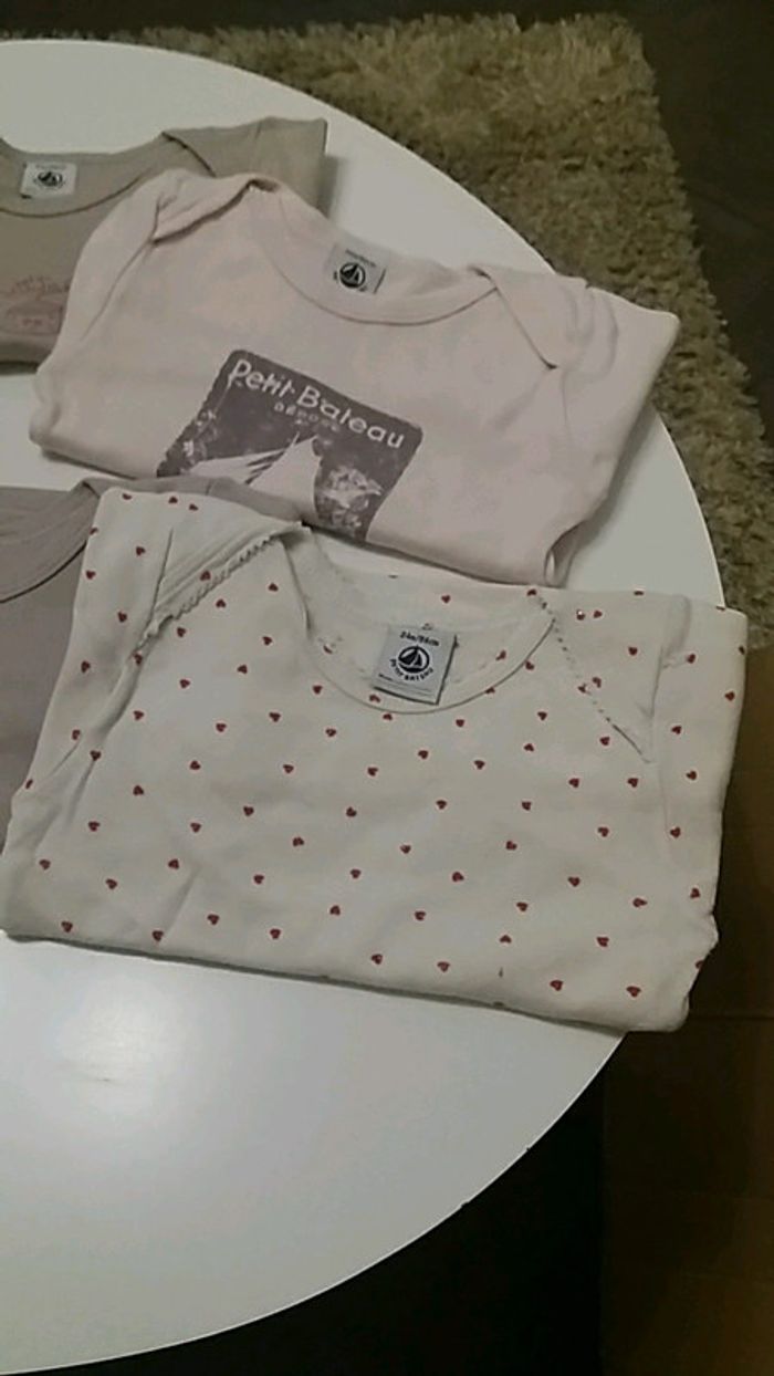 Lot bodys Petit Bateau 24 mois - photo numéro 4