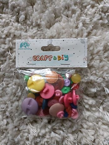 Lot de boutons ronds de différentes tailles