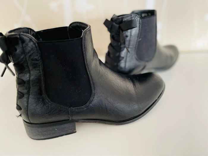 Bottines noires noeuds