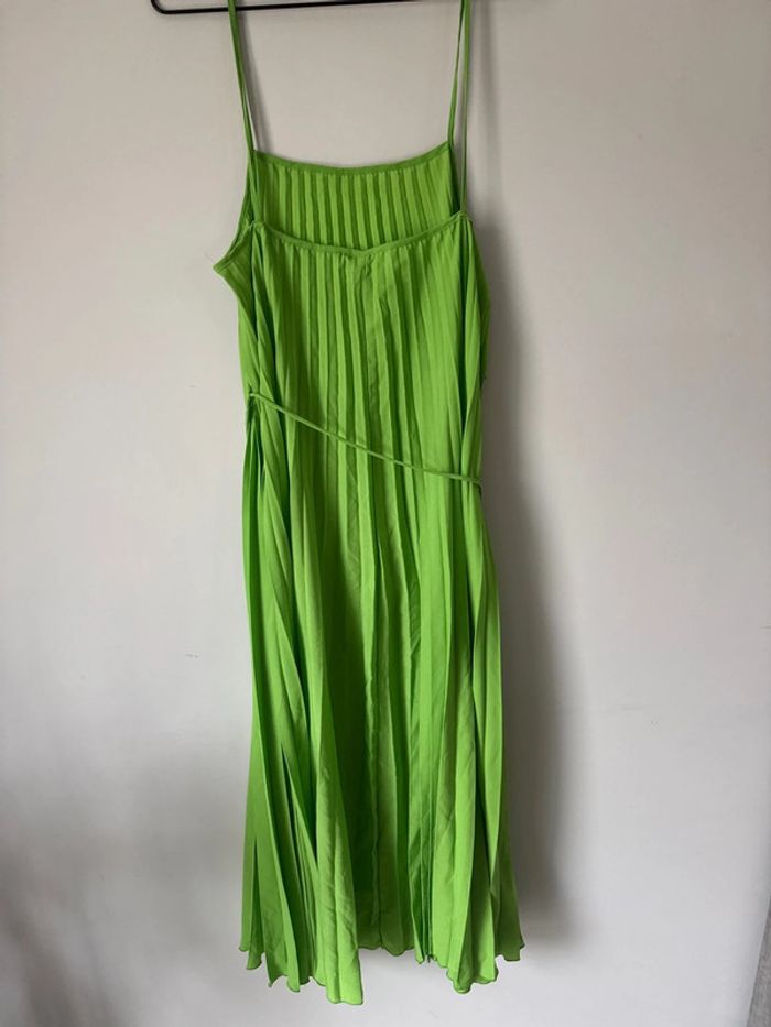 👗 Robe plissée mi-longue à bretelles fines - Vert- neuf sans étiquette - Mango - taille M - photo numéro 5