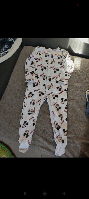 Pyjama une pièce léger Mickey Disney Baby taille 24 mois très bon état