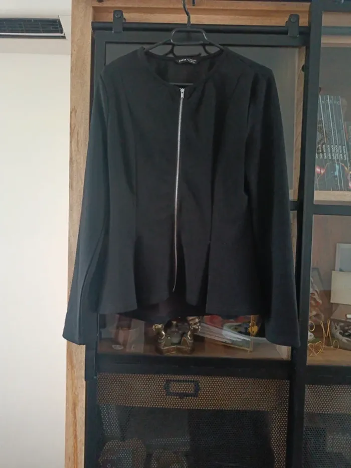 Veste noire cintrée - photo numéro 3