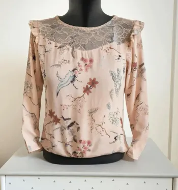 Très belle blouse en dentelle et imprimé floral - Gémo - Taille 38/40