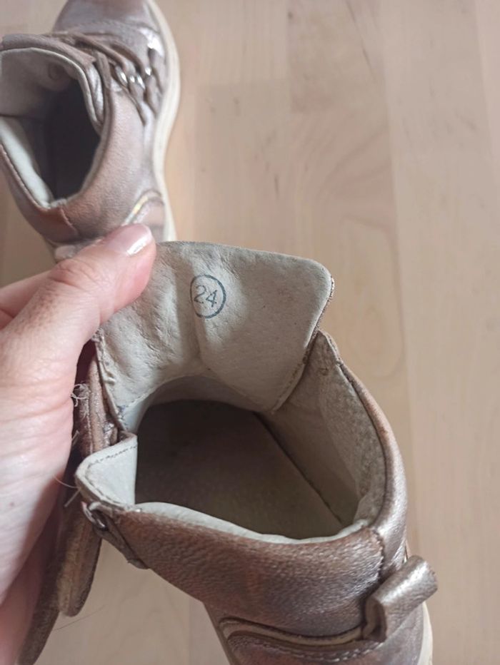 Baskets montantes en taille 24 - photo numéro 7