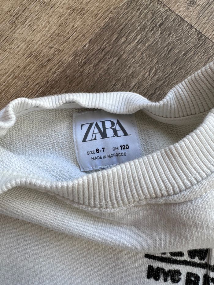 - Sweat Zara - 6/7 ans - bon état, tache - photo numéro 3