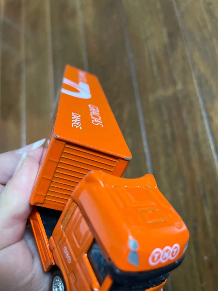 Camion TNT - photo numéro 4