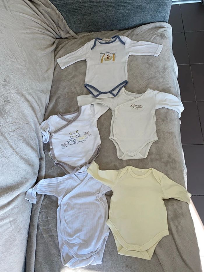 Lots de 5 bodys en 3 mois