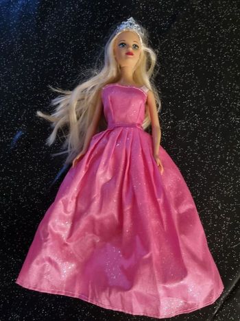 poupée BARBIE princesse