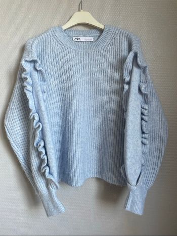 Pull bleu ciel volants Zara