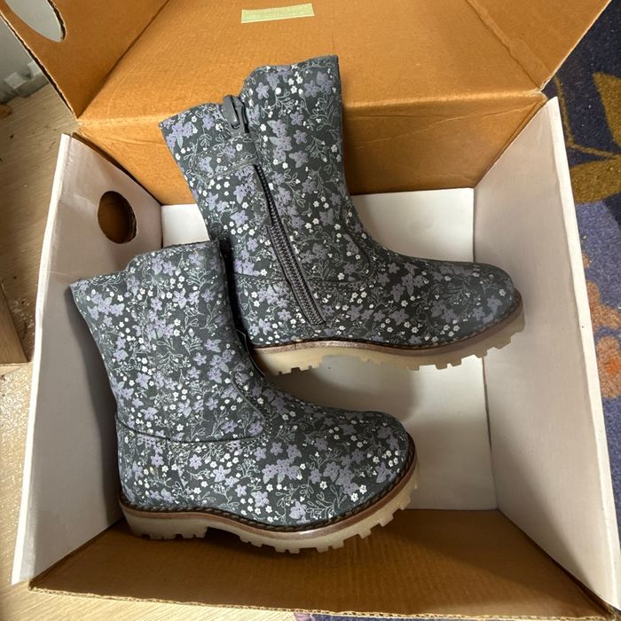 Jolie bottines vertbaudet neuves avec étiquette pointure 24 - photo numéro 3