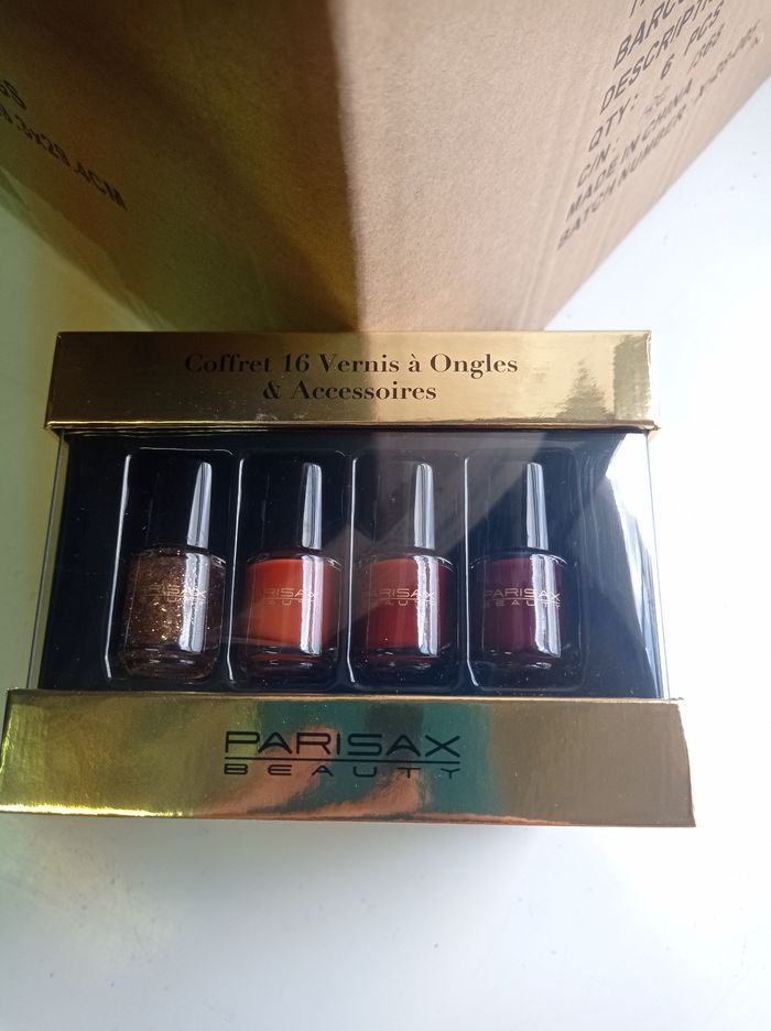 Coffret vernis pour les ongles et ces accessoires - photo numéro 2