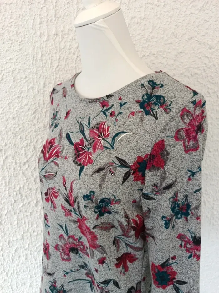 T-shirt manches longues motif fleuri gris taille 38 - photo numéro 2