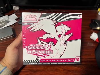 Pokémon - ETB Flamme Blanche avec défaut