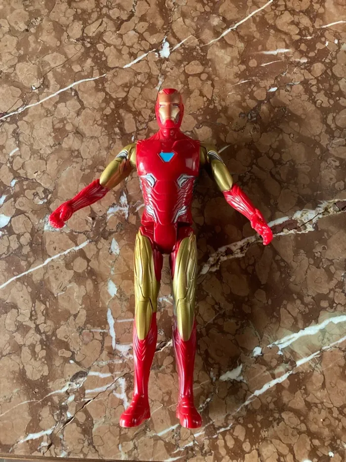 Figurine iron man