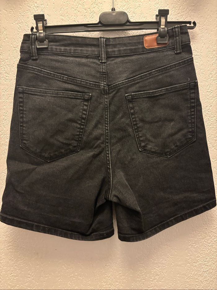 Short noir - photo numéro 2