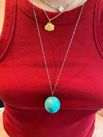 Sautoir argenté pendentif boule verte Cyrillus