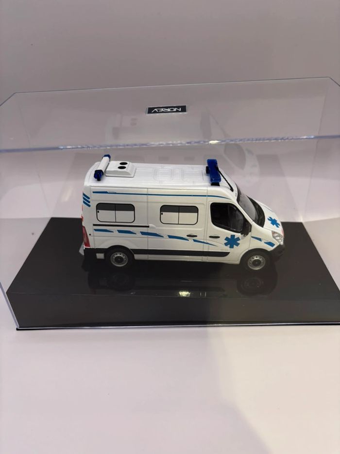 Ambulance 1/43eme Norev neuve - photo numéro 4