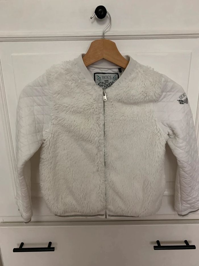 Gillet ikks fille 8 ans .