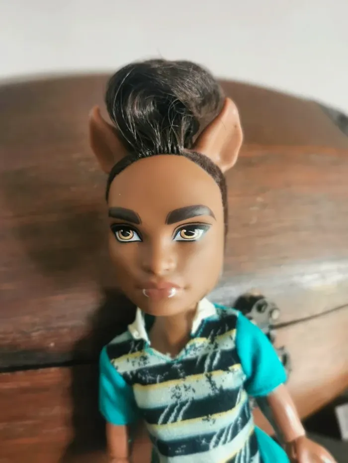 Poupée monster high Clawd wolf. - photo numéro 3