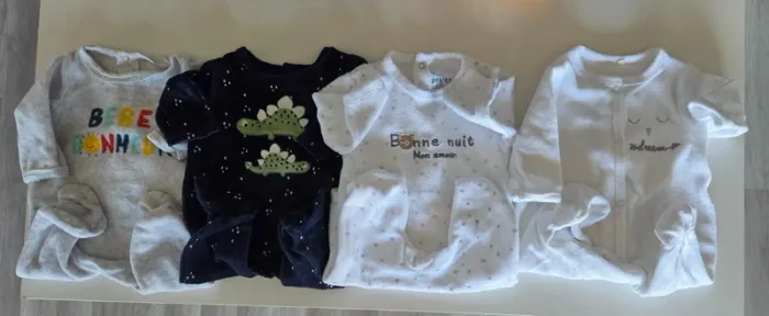 Lot pyjamas velours 1 mois - photo numéro 2