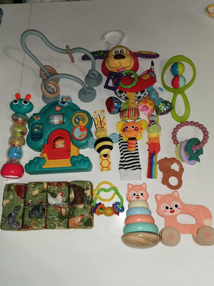 Lot jouet bébé