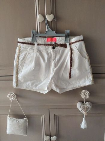 Short blanc et ceinture le temps des cerises 38 Taille américaine 25
