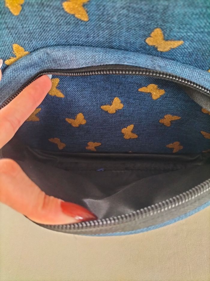💙 Sac à dos maternelle/nounou papillons - Les Tropéziennes - Excellent état 💙 - photo numéro 2