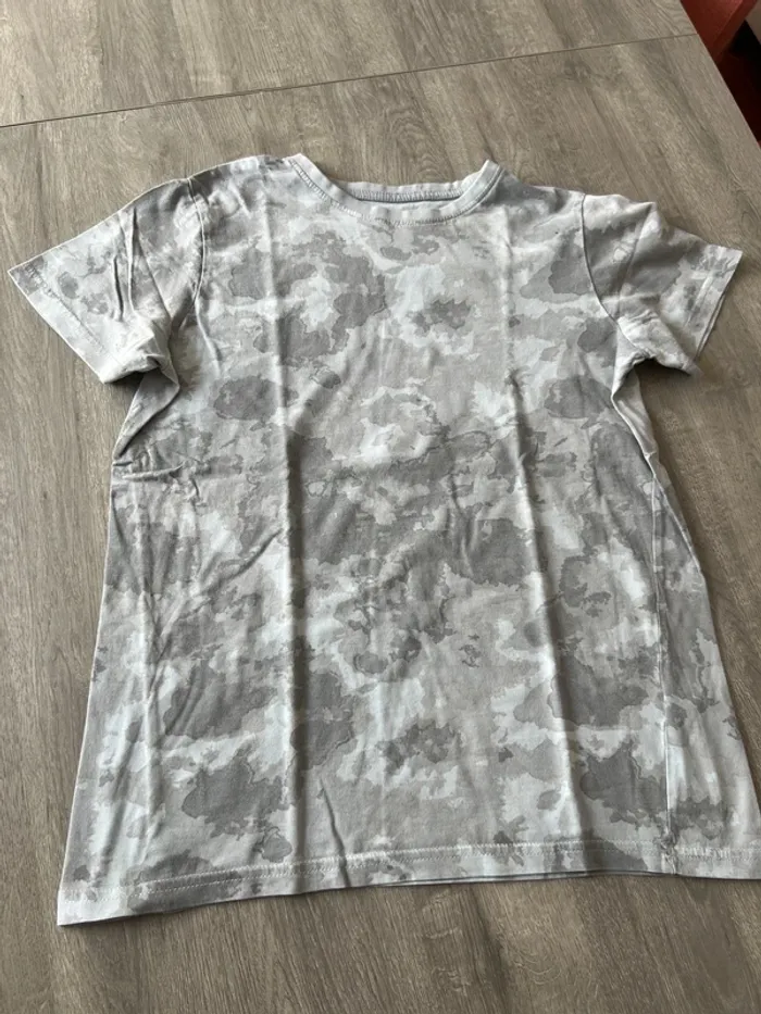 T-shirt primark taille 12-13 ans