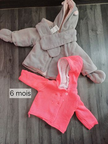2 Gilets polaires 6 mois