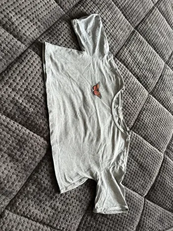 Teeshirt top court