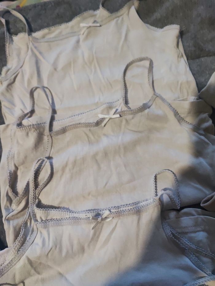 12 Maillots de corps a bretelles taille 5-6 ans - photo numéro 6