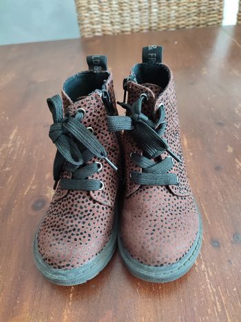 Bottines genre Doc 5 oeillets