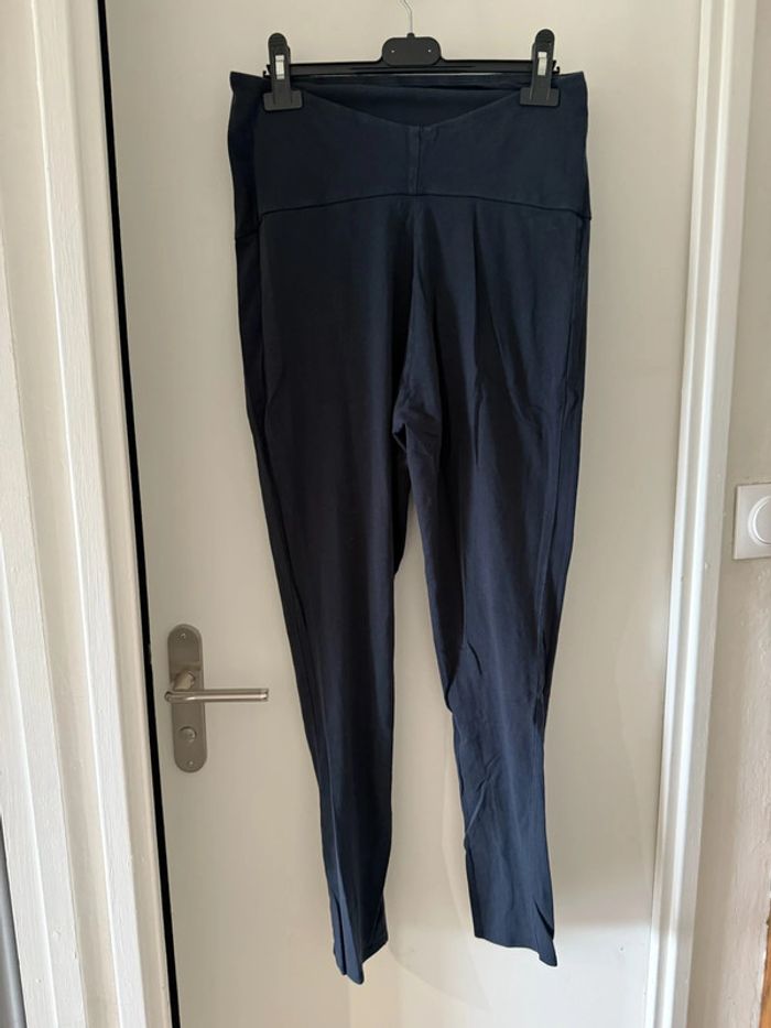Pantalon femme grossesse maternité  couleur noir taille 42 44 Kiabi très bon état - photo numéro 2