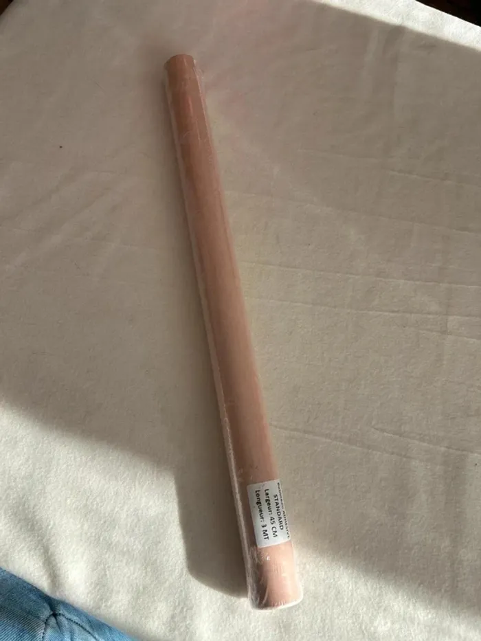 Rouleau adhésif rose