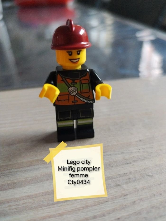 Lego city minifig pompier femme cty0434