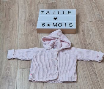 Gilet capuche rose taille 6 mois