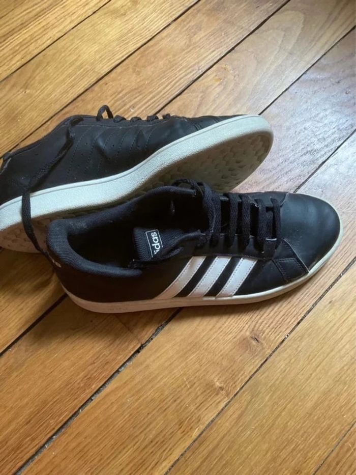 Baskets Adidas noires - Taille 42 2/3 - photo numéro 2