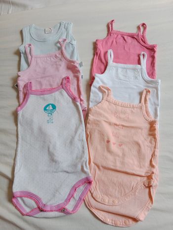 lot de 6 bodies sans manches taille 6 mois