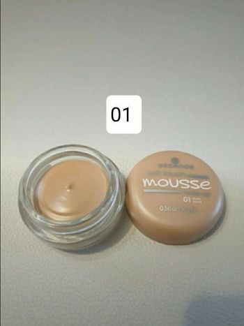 Fond de teint mousse Essence 01