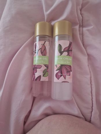 Crème et gel douche neuf