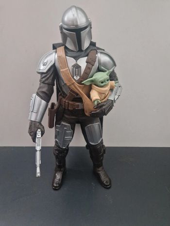 Figurine hasbro mandolerian électronique