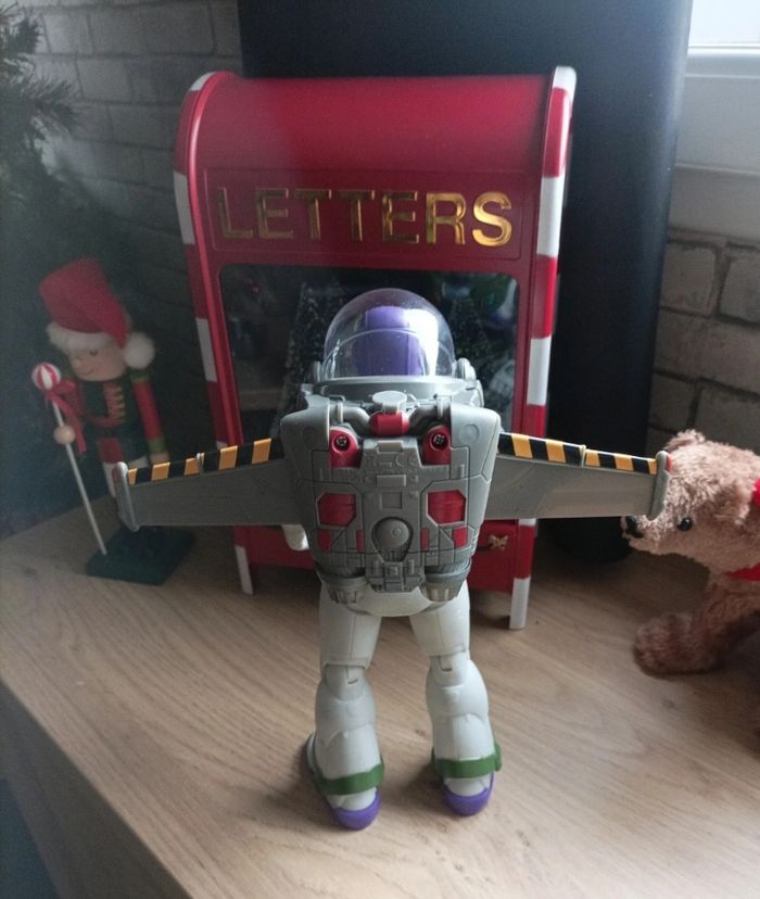 Toy story buzz 31 cm déploie ses ailes lumière et fait de la fumée - photo numéro 3