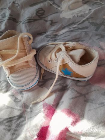 Chaussures bébé 3 à 6 mois neuves