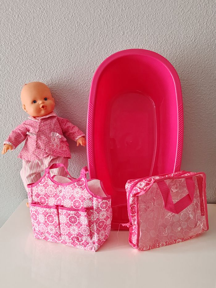 Lot Poupon/Baignoire/Sacs