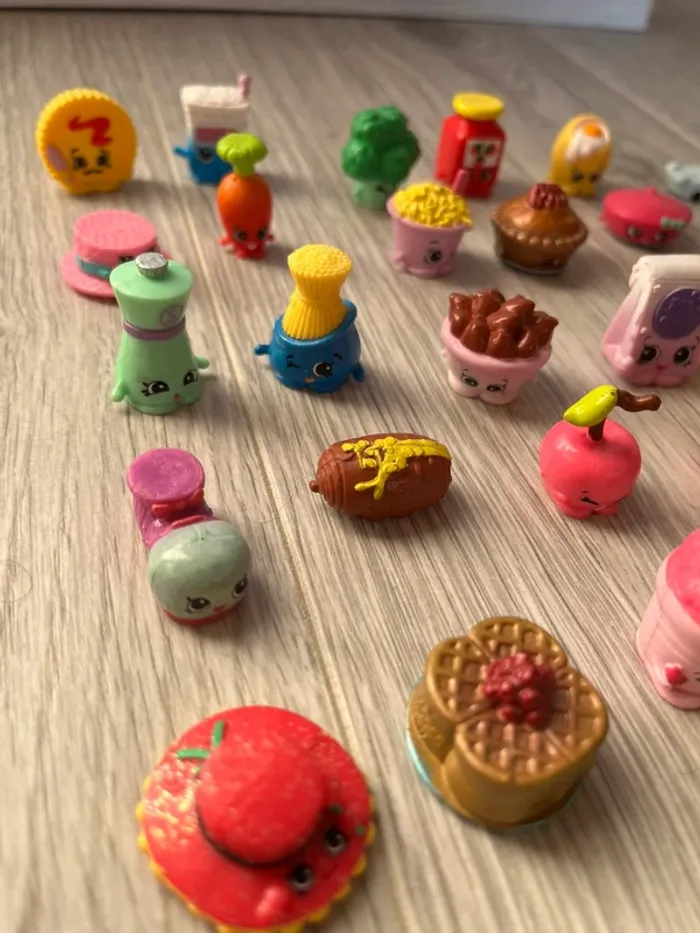 Lot de shopking 40 figurines - photo numéro 4