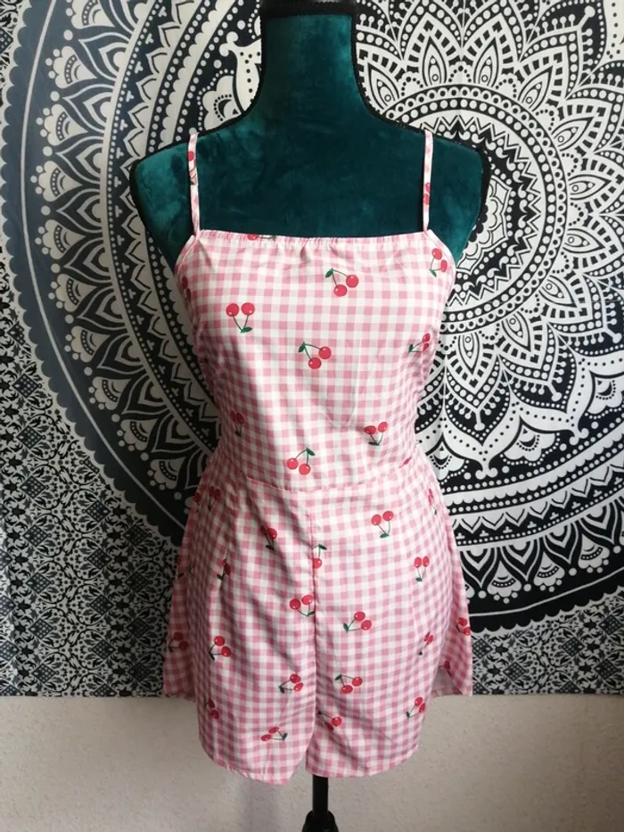 Combishort motifs vichy rose et blanc et cerises dos nu croisé / shein / (L) - photo numéro 2